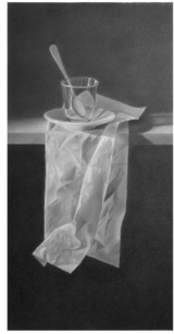 VASITO CON PLATO Y CUCHARA SOBRE UN PAPEL